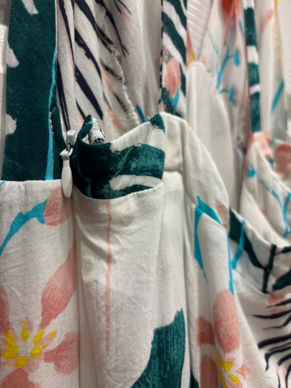 HOMMAGE Los Angeles Tropical Print Flowy Maxi Dress Open Back, Slit Front, M/L - Picture 7 of 9